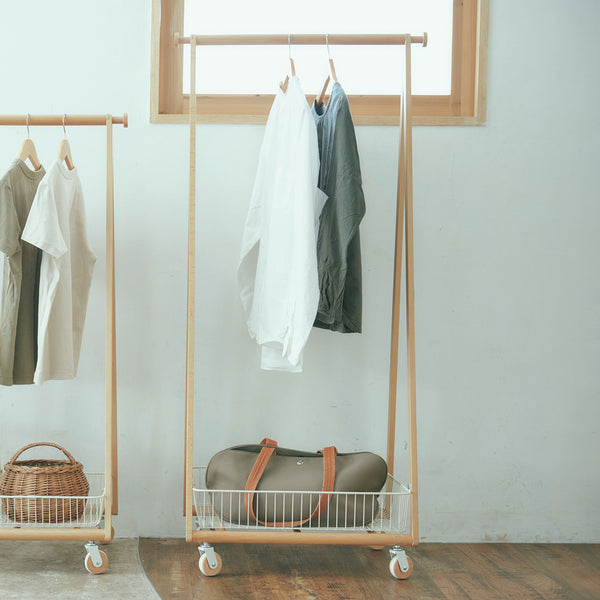 使いやすく、"Livable(住みやすい)"暮らしに寄り添ってくれるインテリア「リヴシリーズ」のコートハンガーです。